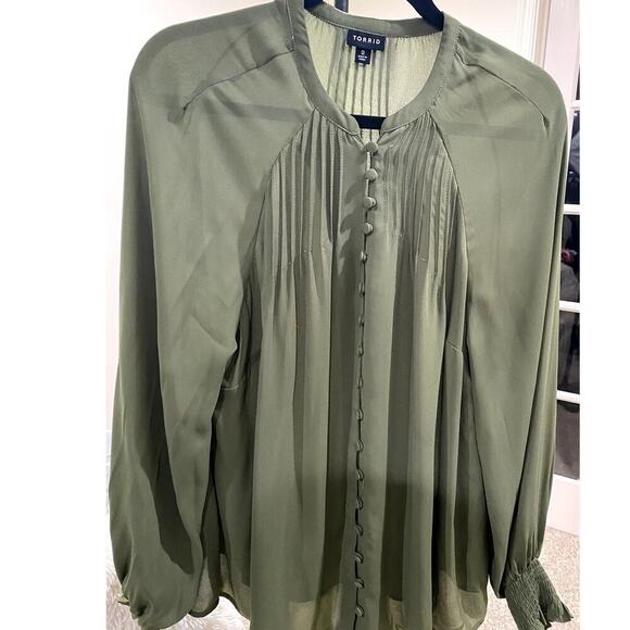TORRID  Olive Green Button Up Blouse - Size 0 (EUC) - Picture 1 of 8
